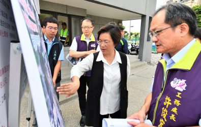 彰化縣長王惠美視察縣立鹿江國際中小學通學環境改善計畫工程，為孩子們打造「從家門口到校門口」全程守護的安全通學環境。（記者陳雅芳攝）