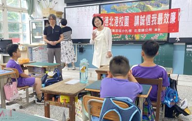 北港鎮公所政風室深入校園，啟動結合綠能與誠信教育的系列互動活動。（圖／記者蘇榮泉攝