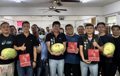 鎮長林嘉弘特別肯定清潔隊長張淙源與全體隊員在高壓與高強度的工作環境中，仍堅持執行任務，為鎮民打造整潔舒適的生活環境。（圖／記者蘇榮泉攝）