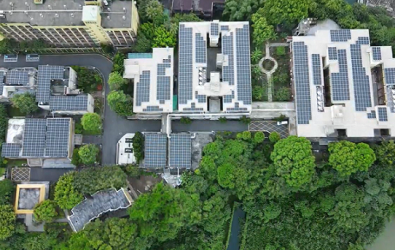 太旭綠能於老人之家設置太陽能發電系統，結合屋頂隔熱並提供穩定電力來源