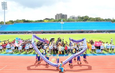 113學年度第16屆「國中學生普及化運動大隊接力全國決賽」在彰化縣立體育場展開賽事，來自全國21縣市近2,000名選手進行鏖戰。（記者陳雅芳攝）