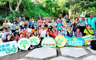 「卦山小屋」這個森林探索樹屋結合溜滑梯、攀爬架和造型座椅，讓孩子們玩得開心又安全。（記者陳雅芳攝）
