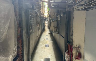 圖1：該處後巷違建退縮後完成污水用戶接管，後巷重見光明外，也可以讓人行走