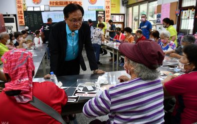 彰化市長林世賢提醒長輩們：「除了運動，也要保持腦力活化。（記者陳雅芳攝）