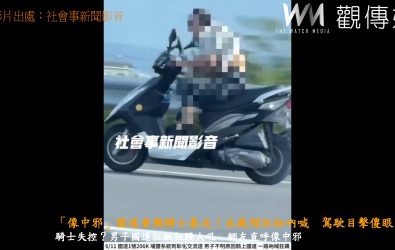 白牌重機闖上國道3號彰化路段，騎士還在車陣中邊騎邊扭，臉部表情猙獰，嘴巴張開吶喊，像是在演哪一齣。（翻攝社會事新聞影音）