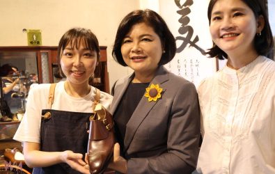 雲林斗六手工製鞋師廖心慈，在2025年倫敦世界製鞋大賽中榮獲第四名佳績，成為首位打進該國際賽事前四強的台灣女性製鞋師，為臺灣及雲林爭光。（圖／記者蘇榮泉攝）