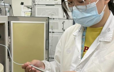 大葉大學藥保系陳郁琇透過實習累積實務經驗。（記者陳雅芳攝）