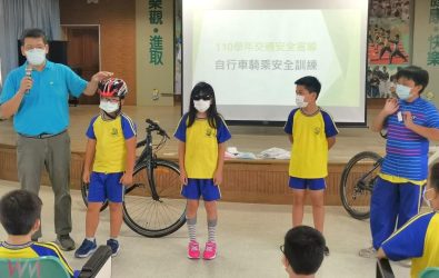 雲林縣政府將交通安全教育正式納入校園課程規劃，規定各校每學期至少安排兩堂交通安全課程，教師也需接受超過兩小時的相關研習。（圖／記者蘇榮泉翻攝）