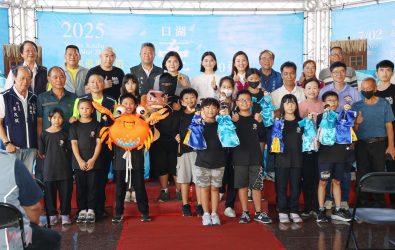 黃世志電視劇木偶劇團與崇文國小聯手演出布袋戲，為2025口湖牽水車藏(狀)180週年一系列精彩活動拉開序幕。（圖／記者蘇榮泉攝）