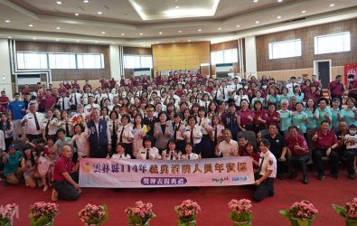 雲林縣114年義勇消防人員年資標獎牌典禮，共表揚來自全縣各分隊141位長年投入防災救援的義勇消防人員。（圖／記者蘇榮泉攝）