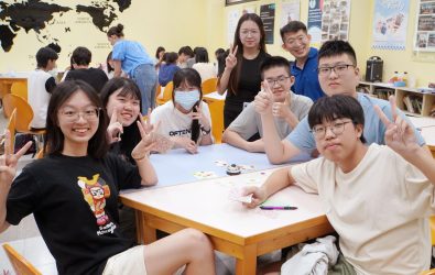 暑期英語營開跑！大葉大學攜手員林高中打造跨文化沉浸式學習，學生大讚：邊玩邊學超有感。（記者陳雅芳攝）