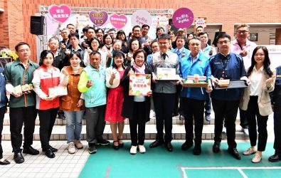面對財政壓力，彰化縣府強調「苦不能苦到孩子」，幸福餐券照常發放，讓1萬多名弱勢學生暑假一樣吃得飽。（彰化縣政府提供）