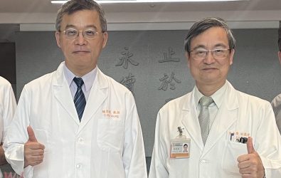 鍾昌珉教授（左）現為嘉義及雲林長庚心臟內科主治醫師，專精於心血管疾病診斷與治療，擁有多年臨床與教學經驗。（圖／記者蘇榮泉翻攝）