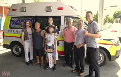 口湖鄉孫秋芳女士秉持「取之社會、用之社會」的公益精神，捐贈雲林縣政府一部高規格救護車及鋁合金擔架等相關急救器材。（圖／記者蘇榮泉攝）