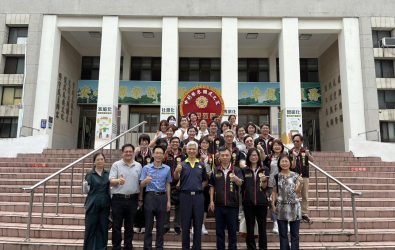 岡山榮家參訪中彰榮家，進行業務交流與標竿學習，雙方針對輔導訪視及評鑑作業進行深入座談。（記者陳雅芳攝）