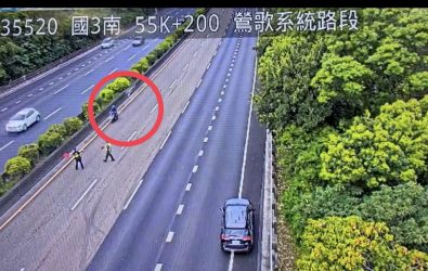 1140705-211生死瞬間！男騎士國道逆向狂奔19公里，警2度封路驚險攔下