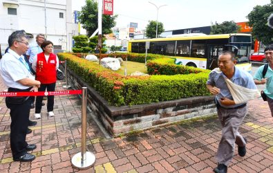警報一響，街道靜止！彰化縣下午進行城鎮韌性防空演習，模擬飛彈襲擊與毒化物外洩搶救，演練如臨戰場。（記者陳雅芳攝）