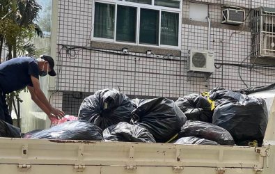 彰化市一包租婆遇到惡房客失聯2月，屋內堆滿垃圾蟑螂橫行，清理費恐破百萬。（民眾提供）