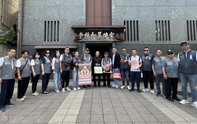 北港朝天宮參訪與日本京都西本願寺合作關係的文物修復夥伴「宇佐美松鶴堂」進行宗教文物修復與保存交流。（圖／北港朝天宮提供）