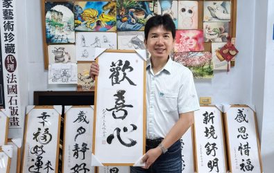 藝術家張益源創作之餘，不忘幫助弱勢，熱心公益。(圖／張益源提供)