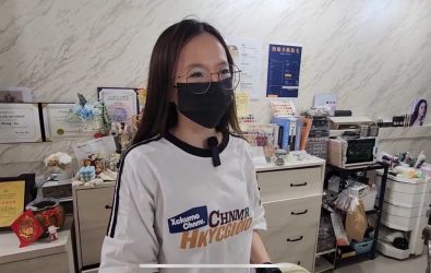 蹦蹦兩聲！鹿港美甲店粉塵機突爆炸，店員差1分鐘就中標，現場煙霧瀰漫嚇壞人。（民眾提供）