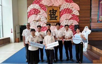 除了棒球交流，基金會還安排球員們走進彰化永靖，參觀在地古蹟「忠實第」和成美文化園，深入了解台灣歷史和人文。（頂新和德接棒未來提供）