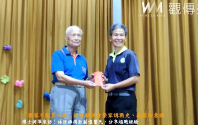 「博士將軍」林恆雄親赴彰化榮家，捐贈慰問金並分享越戰經驗，提醒大家要從歷史中汲取教訓、強化國防意識。（記者陳雅芳攝）