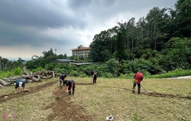 雲林縣政府積極擴大螢火蟲復育行動，今年在華山大湖底地區新增一處「賞螢示範點」，打造具教育與生態價值的賞螢棲地。（圖／雲林縣政府提供）