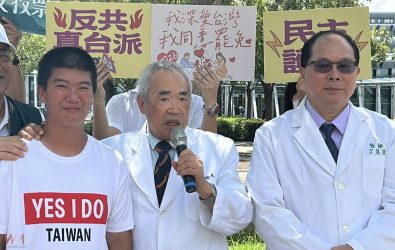 被譽為「不孕症教父」的李茂盛醫師，7月25日親自返鄉站台，公開聲援罷免立委丁學忠行動。（圖／記者蘇榮泉攝）