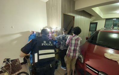 1140726-211平鎮警助跌倒老翁返家 家人感動感謝不已。