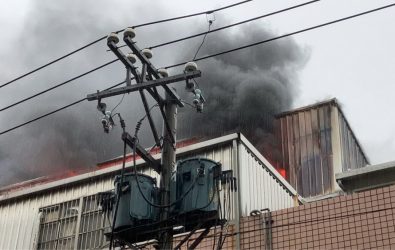 1140729-211平鎮工廠火警無人受困 消防即刻撲救控制火勢。