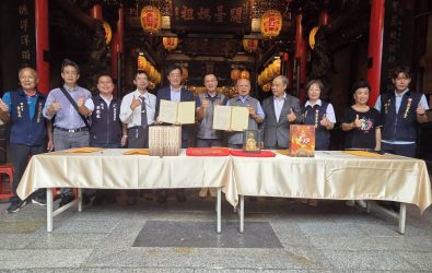 中正大學與新港奉天宮今日簽約合作，推動世界媽祖文化研究。(圖／記者邱嘉琪攝)