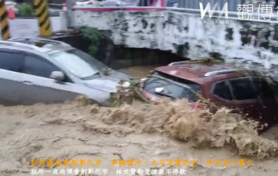 一夜暴雨狂炸彰化，安溪、香山等里災情不斷，車輛泡水、民宅泥流灌入，市長林世賢四處奔走指揮搶救。（民眾提供）