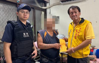 楊男家庭經濟幾乎全靠哥哥一人支撐，斗南分局東和派出所警員陳言劼主動通報，並積極聯繫多個慈善團體展開援助行動。（圖／記者蘇榮泉翻攝）
