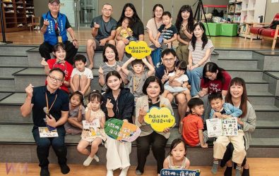 雲林縣政府文化觀光處圖書館推出創意親子活動「微冊．夜未眠——夜宿圖書館」。（圖／記者蘇榮泉翻攝）