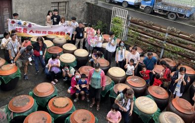 認養人相見歡大合照。（圖／記者蘇榮泉翻攝）