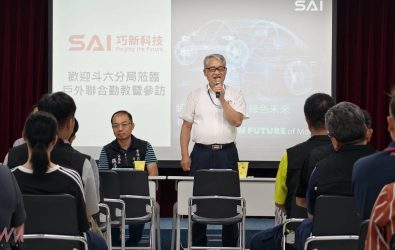 巧新科技董事長黃聰榮親自接待，透過簡報分享企業創業歷程與經營理念。（圖／記者蘇榮泉翻攝）