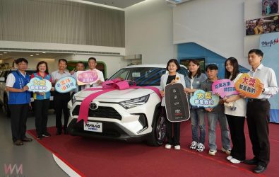 雲林縣政府11日舉辦「2025與神同行遊雲林抽好禮」上半年百萬名車交車儀式。（圖／記者蘇榮泉攝）