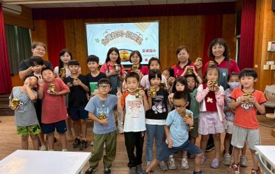 花壇鄉文祥國小將語言教育與飲食文化巧妙結合，舉辦「從在地美食學台語」暑期夏令營，課程內容可謂色香味俱全。（記者陳雅芳攝）