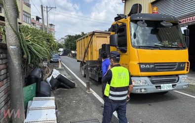 斗六分局為維護市區交通順暢與民眾用路安全，日前會同斗六市公所清潔隊，啟動清道專案。（圖／記者蘇榮泉翻攝）