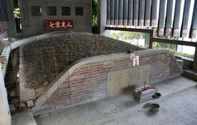 七壙古墓旁的新地標動工了！彰化八卦山「七壙遊客中心」預計115年完工，將成為遊客休憩與打卡新去處。（彰化市公所提供）