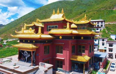 (正確)「萬盞佛燈點燈法會」將於大蘇莽寺舉行，自8月27日起至8月31日，全程直播邀請信眾