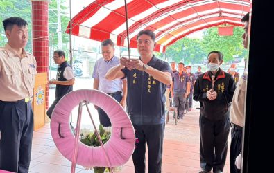 彰化縣榮民服務處在埔心乘鶴堂舉辦祭祀典禮，向歷年殉職國軍官兵和義民先烈致敬，也希望把忠義奉獻精神傳承下去。（彰化縣榮民服務處提供）