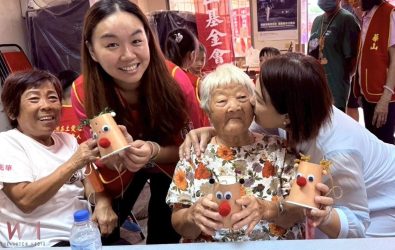 鹿南社區理事長顏振祥與社區媽媽們也準備美味餐點，並提供舒適場地，營造家的氛圍。（圖／記者蘇榮泉攝）