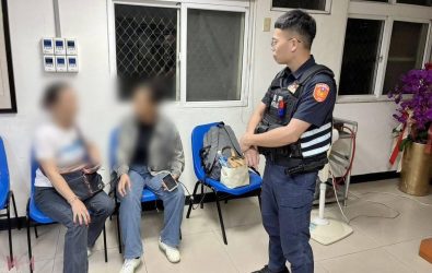 女子情緒慌亂經警方安撫後才表示，自己因急需資金還債，接獲不明男子訊息，聲稱可安排赴泰國工作賺錢。（圖／記者蘇榮泉翻攝）