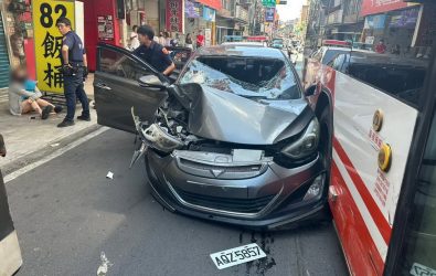 1140829-221桃園中壢驚險追捕　警方逮獲三名涉毒嫌犯。