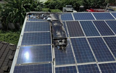彰化民宅與小型工廠屋頂光電火災增，彰化消防局提醒民眾從施工到日常維護都要注意安全。（彰化消防局提供）