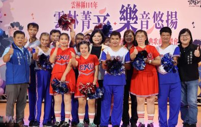 雲林縣政府與救國團雲林團委會31日在石榴國中活動中心攜手舉辦「雲林菁音．樂音悠揚」身心障礙經典歌曲音樂會。（圖／記者蘇榮泉攝）