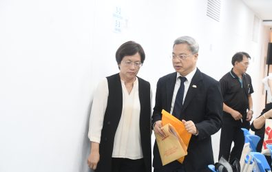水五金業受美國關稅衝擊，龔明鑫首日上任就衝彰化，聽業者心聲，承諾協助業者衝國際市場並加快聚落專區審查。（縣政府提供）