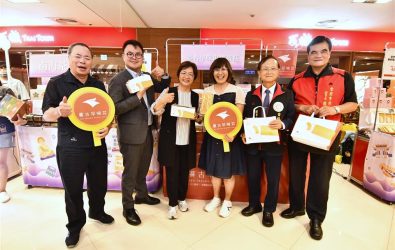 16家彰化人氣美食、中秋禮盒快閃台北，新光三越12樓展售至9月10日。（彰化縣政府提供）